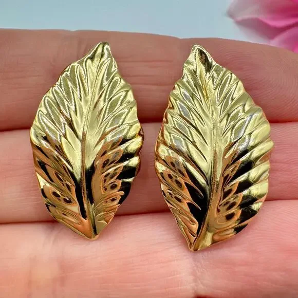 Vintage Louis Feraud Leaf Paris Earrings Gold Tone Chic Fall Autumn Luxe Signed - Picture 1 of 8
